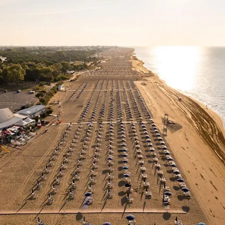 Cozy Steps From The Bibione